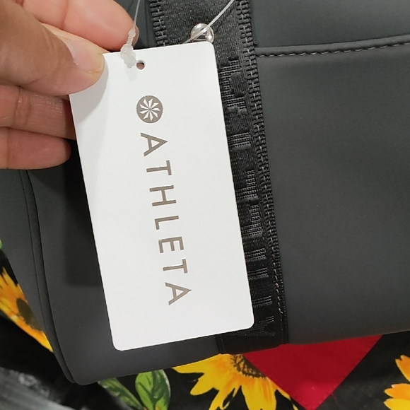 Athleta Charcoal Diem Speedster - Picture 5 of 14